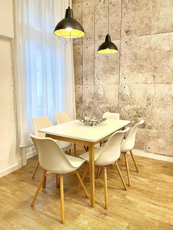 Dream Design Apartment - 3 Bedrooms & Finn Sauna บูดาเปสต์ ภายนอก รูปภาพ
