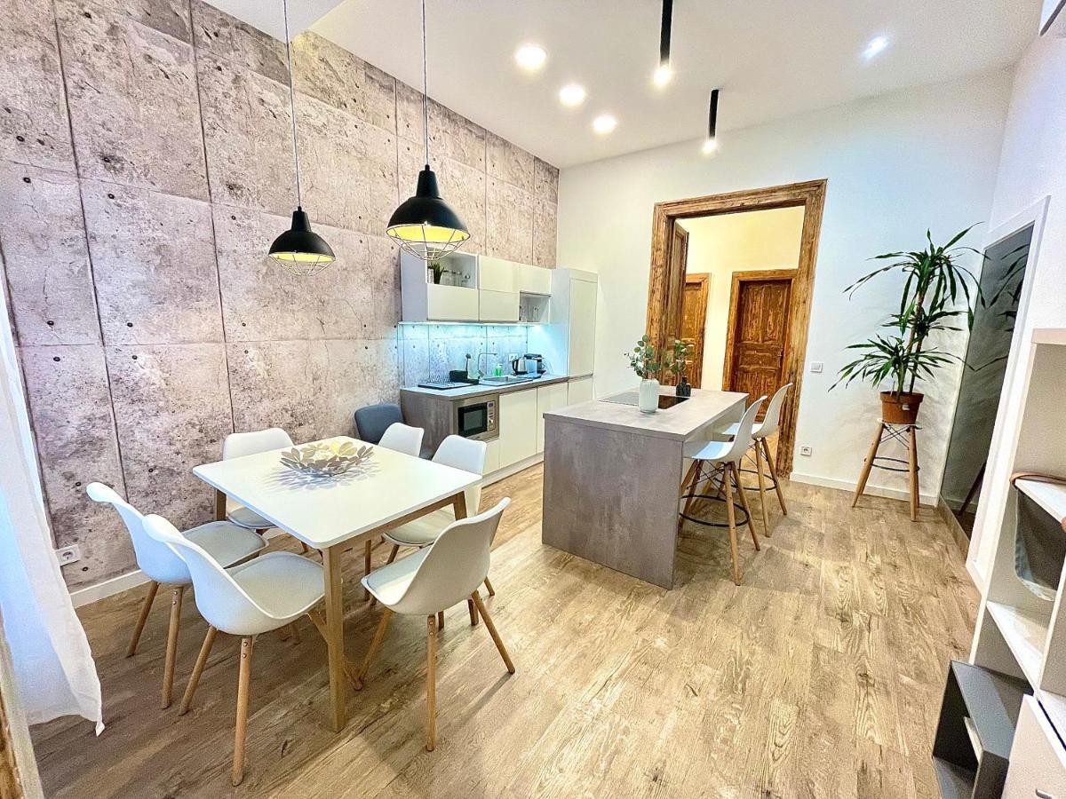 Dream Design Apartment - 3 Bedrooms & Finn Sauna บูดาเปสต์ ภายนอก รูปภาพ